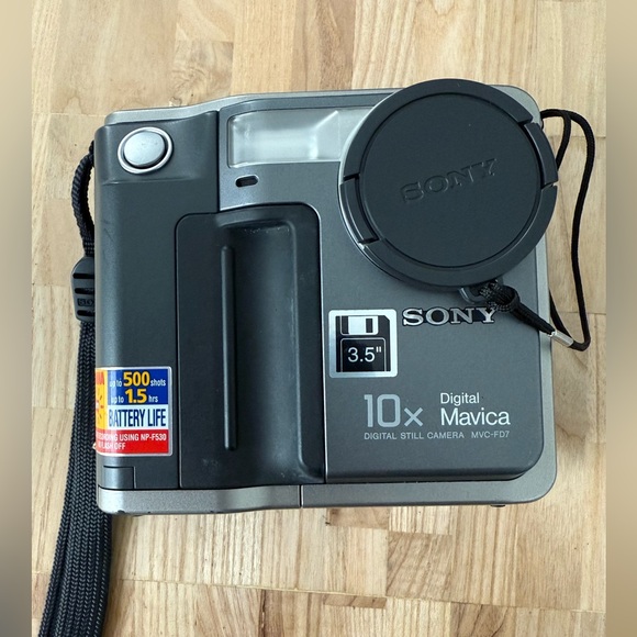 Sony Mavica Digital Camera 3.5” Disc Vintage MVC-FD7 10X Zoom, w/Flash, and Case - Picture 2 of 12